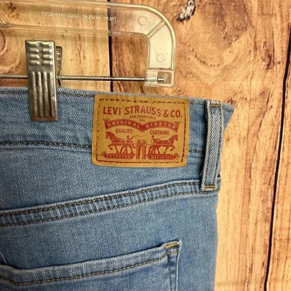 *Levi Light-wash High-Rise Straight Jean Size 30 - Picture 5 of 7